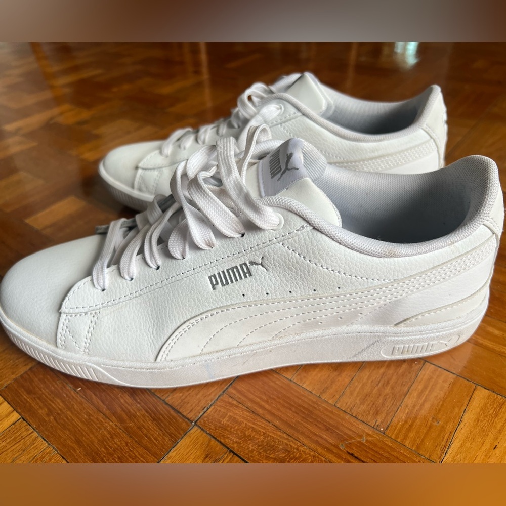 White Puma woman’s shoes size 10